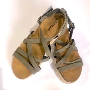 SODA Womens Platform sandals Size 9